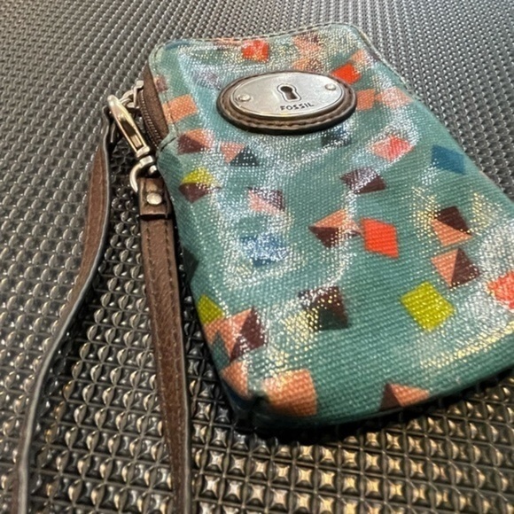 Fossil Key Per Coated Wristlet - Picture 5 of 11